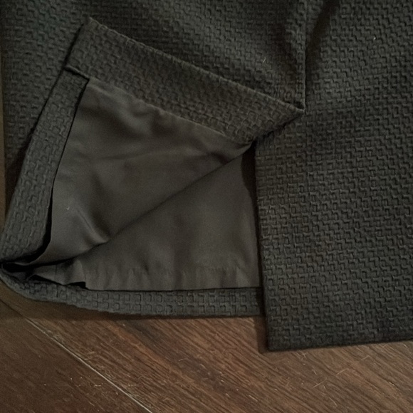 Ann Taylor textures black pencil skirt size 10 - Picture 4 of 5